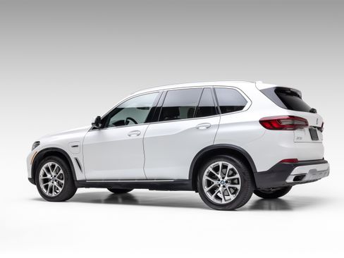 Used 2022 BMW X5 xDrive45e w/ Executive Package image 26