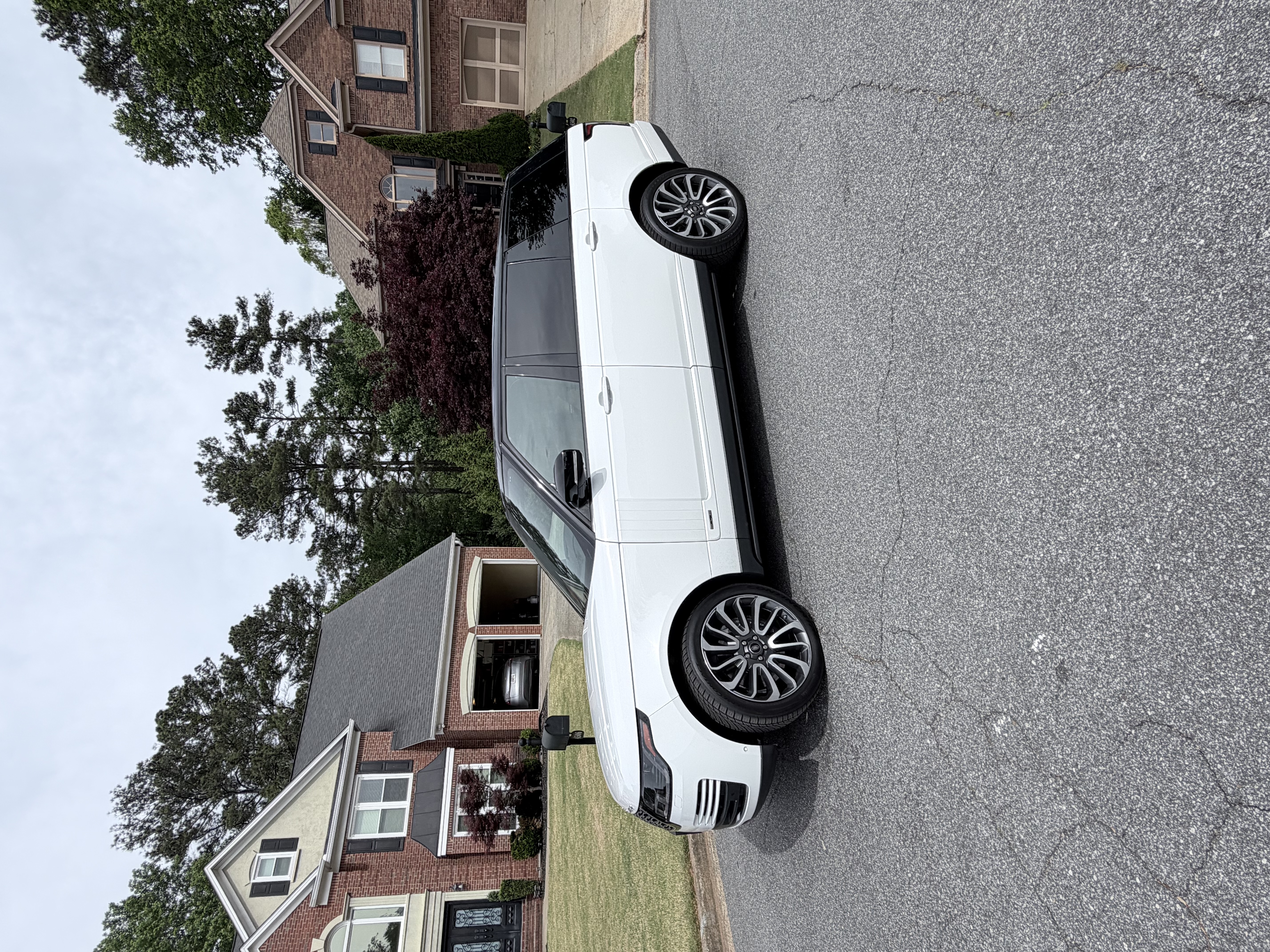 Used 2019 Land Rover Range Rover Long Wheelbase Autobiography AWD/4WD image 1