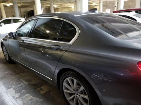 Used 2018 BMW 740i xDrive image 2