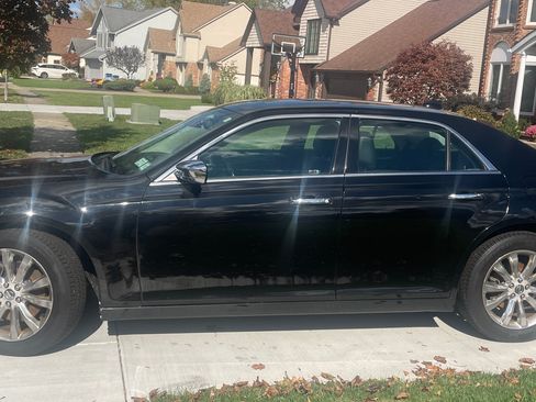 Used 2016 Chrysler 300 C image 1