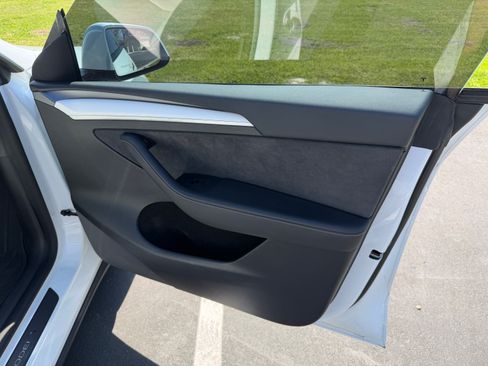 Used 2022 Tesla Model Y Performance image 21