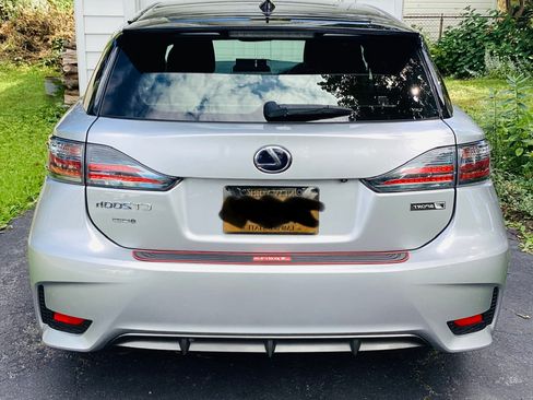 Used 2015 Lexus CT 200h w/ Navigation Package FWD image 2