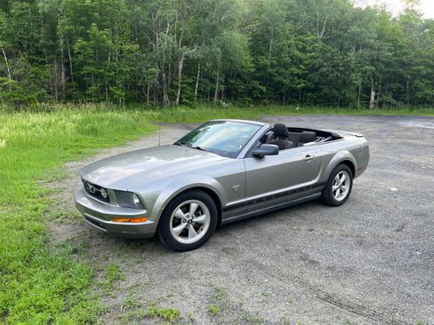 Used 2009 Ford Mustang Premium image 4