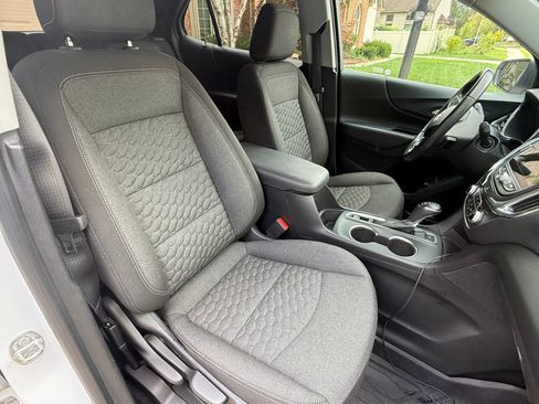 Used 2019 Chevrolet Equinox LT FWD image 16