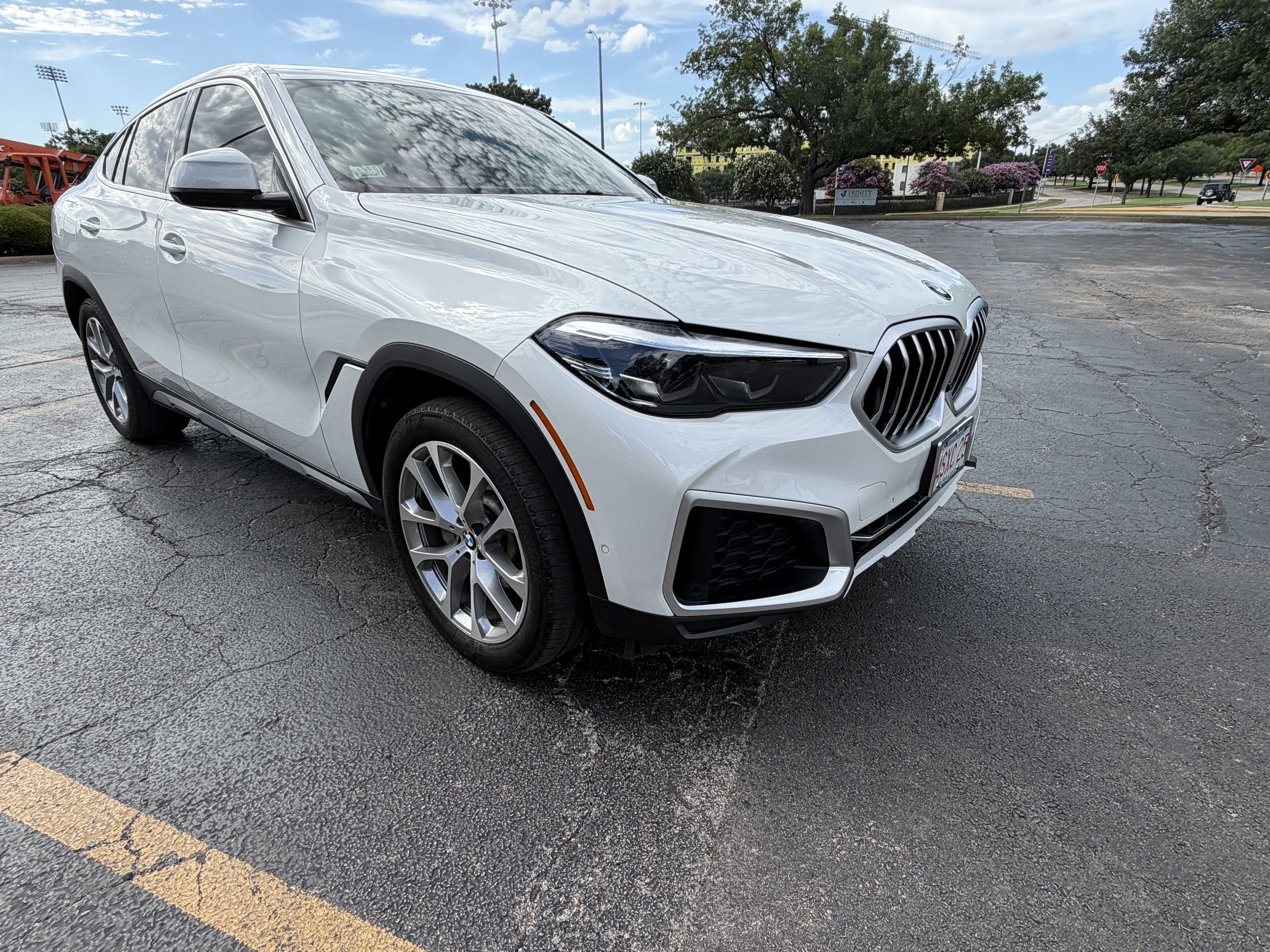 Used 2023 BMW X6 xDrive40i w/ Premium Package AWD/4WD image 5