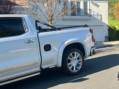 Used 2024 Chevrolet Silverado 1500 High Country w/ Technology Package image 11