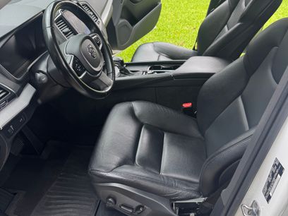 Used 2022 Volvo XC90 T5 Momentum