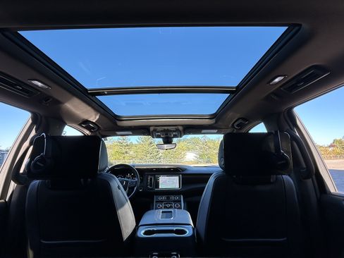 Used 2022 GMC Yukon XL Denali w/ Denali Ultimate Package image 18