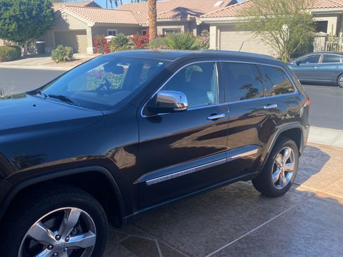 Used 2012 Jeep Grand Cherokee Overland Summit image 2