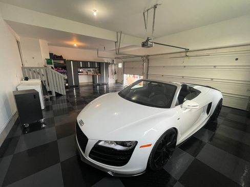 Used 2011 Audi R8 V10 AWD/4WD image 2