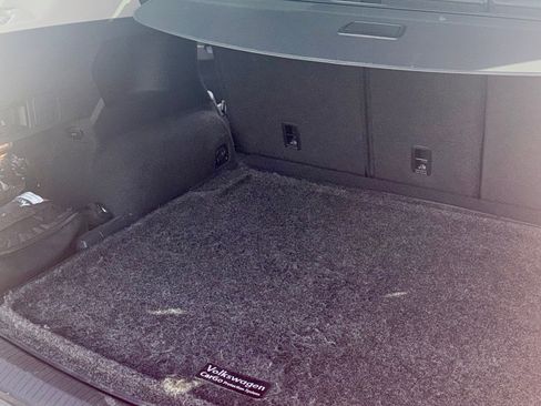 Used 2018 Volkswagen Tiguan SEL Premium image 19