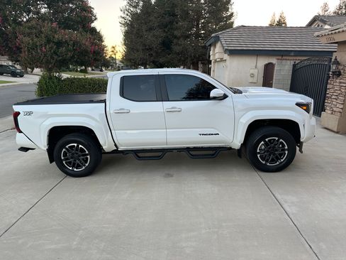 Used 2024 Toyota Tacoma TRD Sport w/ TRD Sport Upgrade Package RWD image 28