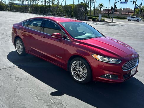 Used 2014 Ford Fusion SE w/ Equipment Group 502A image 2
