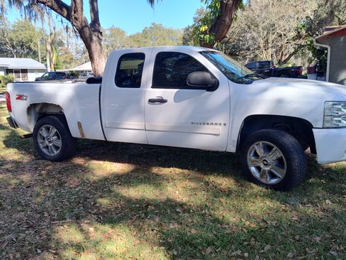 Used 2007 Chevrolet Silverado 1500 LT w/ 1LT Convenience Package image 4