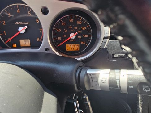 Used 2006 Nissan 350Z Enthusiast w/ (N93) Cargo Convenience Pkg image 23