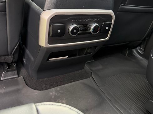 Used 2024 Ford Expedition XLT AWD/4WD image 15