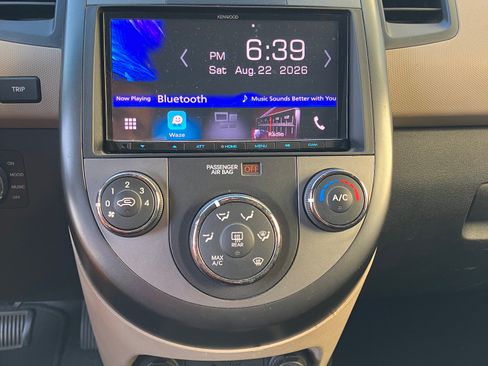 Used 2010 Kia Soul ! FWD image 19