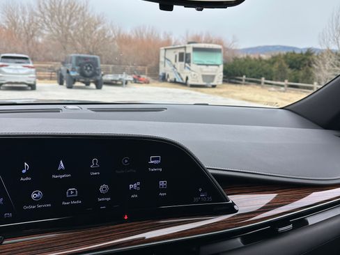 Used 2024 Cadillac Escalade ESV Premium Luxury w/ Performance Package image 9