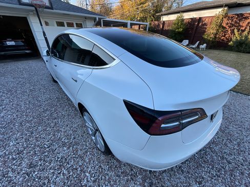 Used 2019 Tesla Model 3 Standard Range Plus image 4