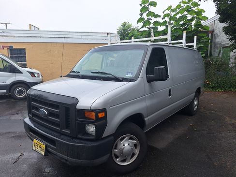 Used 2011 Ford E-150 and Econoline 150 w/ PWR Group RWD image 1