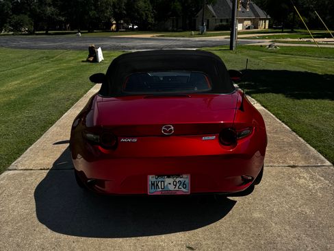 Used 2016 MAZDA MX-5 Miata Sport RWD image 4