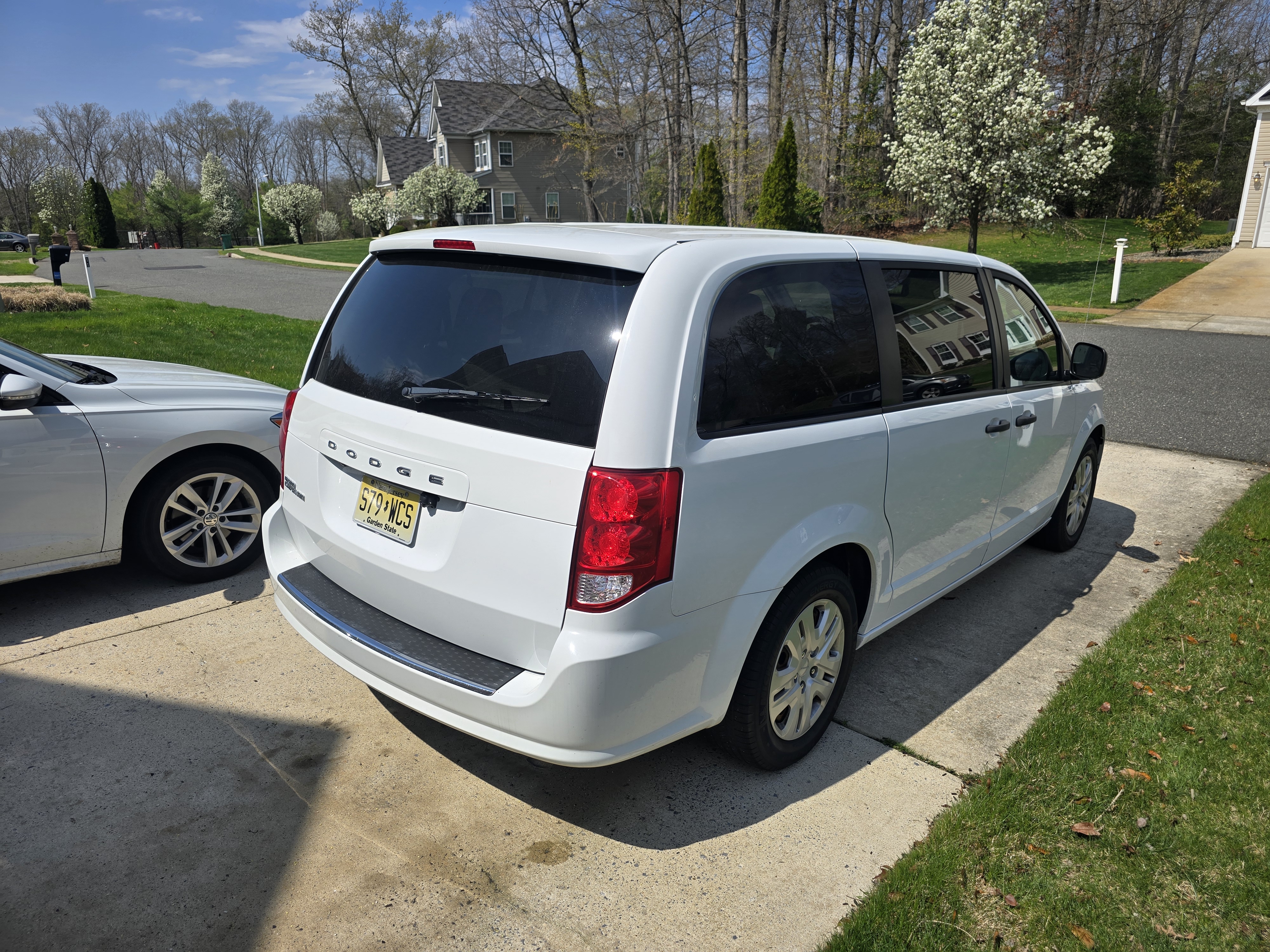 Used 2019 Dodge Grand Caravan SE FWD image 4