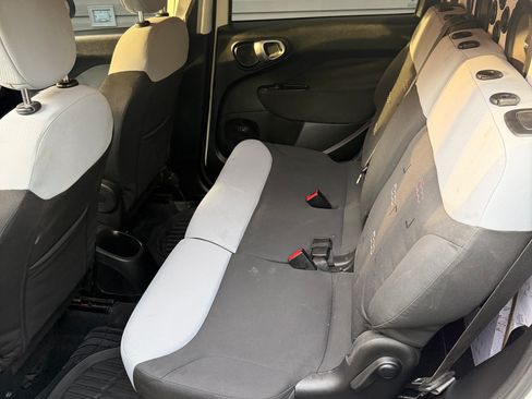 Used 2016 FIAT 500L Pop FWD image 8