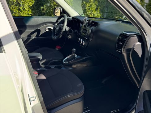 Used 2015 Kia Soul EV image 10