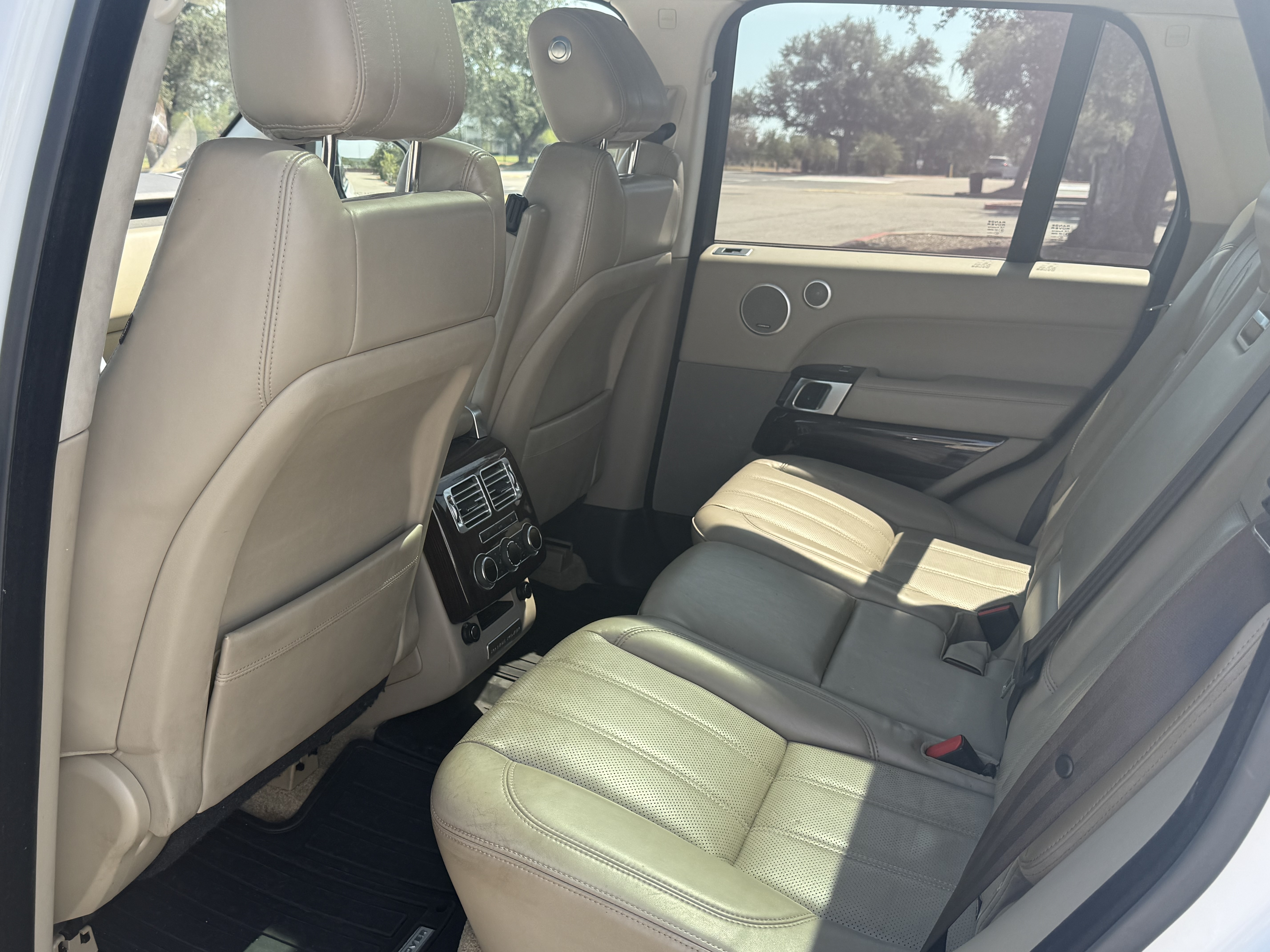 Used 2015 Land Rover Range Rover HSE AWD/4WD image 12