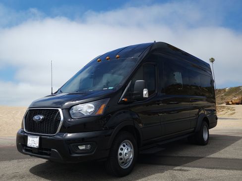 Used 2024 Ford Transit 350 XLT image 2