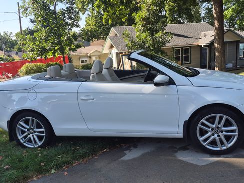 Used 2010 Volkswagen Eos Lux FWD image 5