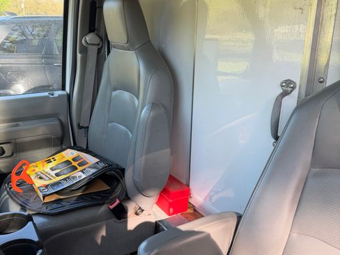 Used 2018 Ford E-450 and Econoline 450 Super Duty w/ Power Windows & Locks Group image 5
