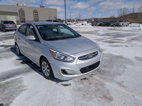Used 2017 Hyundai Accent SE image 6