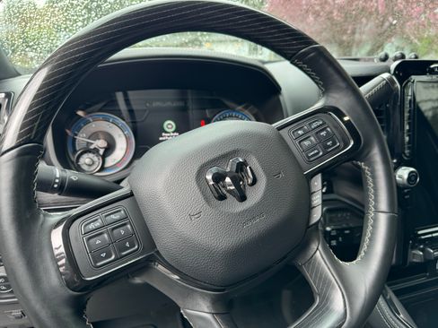 Used 2022 RAM 5500 4x4 Crew Cab image 9