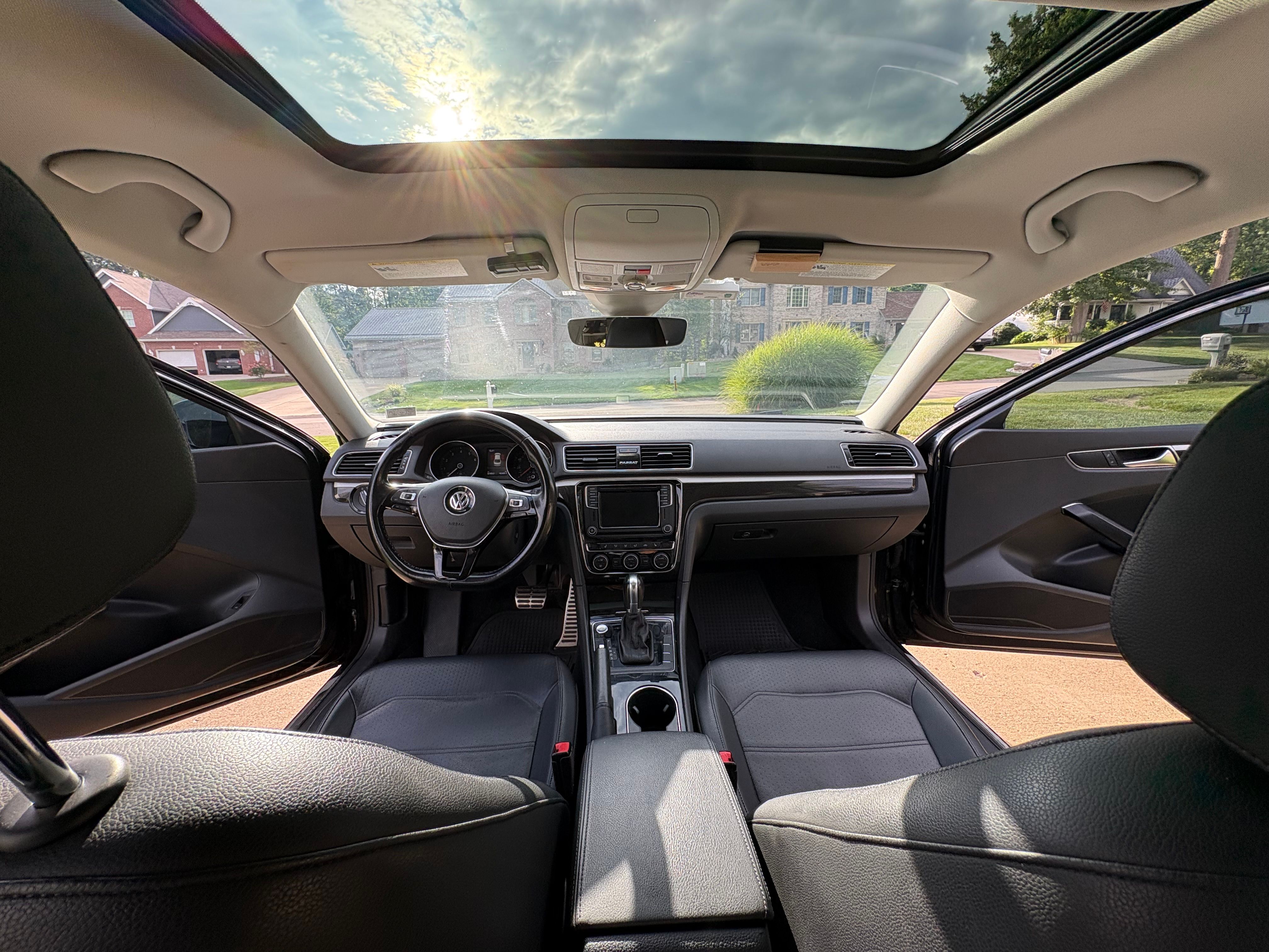 Used 2019 Volkswagen Passat 2.0T SE R-Line FWD image 9