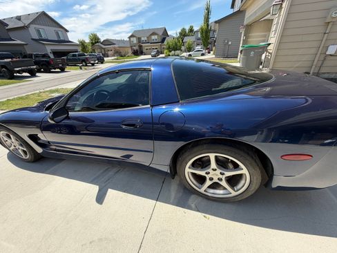 Used 2000 Chevrolet Corvette Coupe RWD image 12