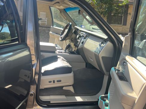 Used 2010 Ford Expedition Limited RWD image 8