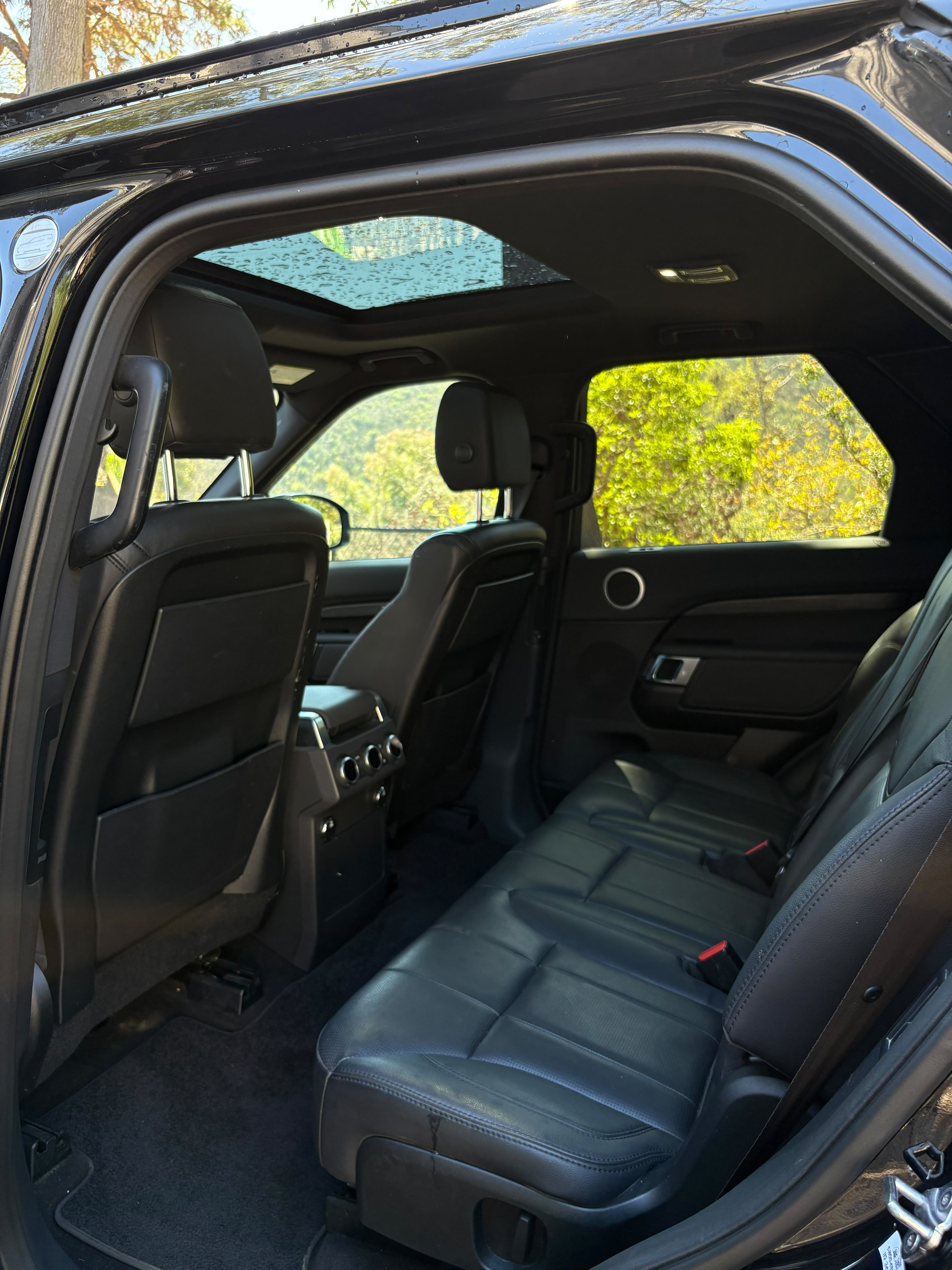 Used 2017 Land Rover Discovery HSE AWD/4WD image 20