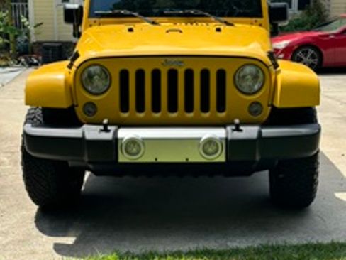 Used 2015 Jeep Wrangler Unlimited Sahara w/ Connectivity Group AWD/4WD image 12