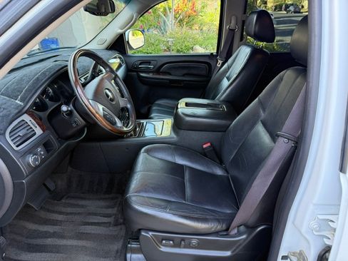 Used 2009 GMC Yukon Denali AWD/4WD image 4
