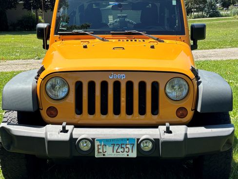 Used 2013 Jeep Wrangler Sport AWD/4WD image 6