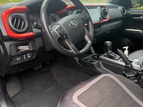 Used 2017 Toyota Tacoma TRD Sport RWD image 30