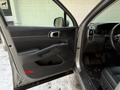 Used 2022 Kia Sorento EX w/ Panoramic Sunroof Package image 23