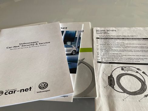 Used 2017 Volkswagen e-Golf SE image 17