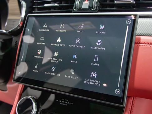 Used 2025 Jaguar F-PACE SVR 575 Edition image 10