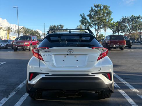 Used 2019 Toyota C-HR XLE FWD image 8