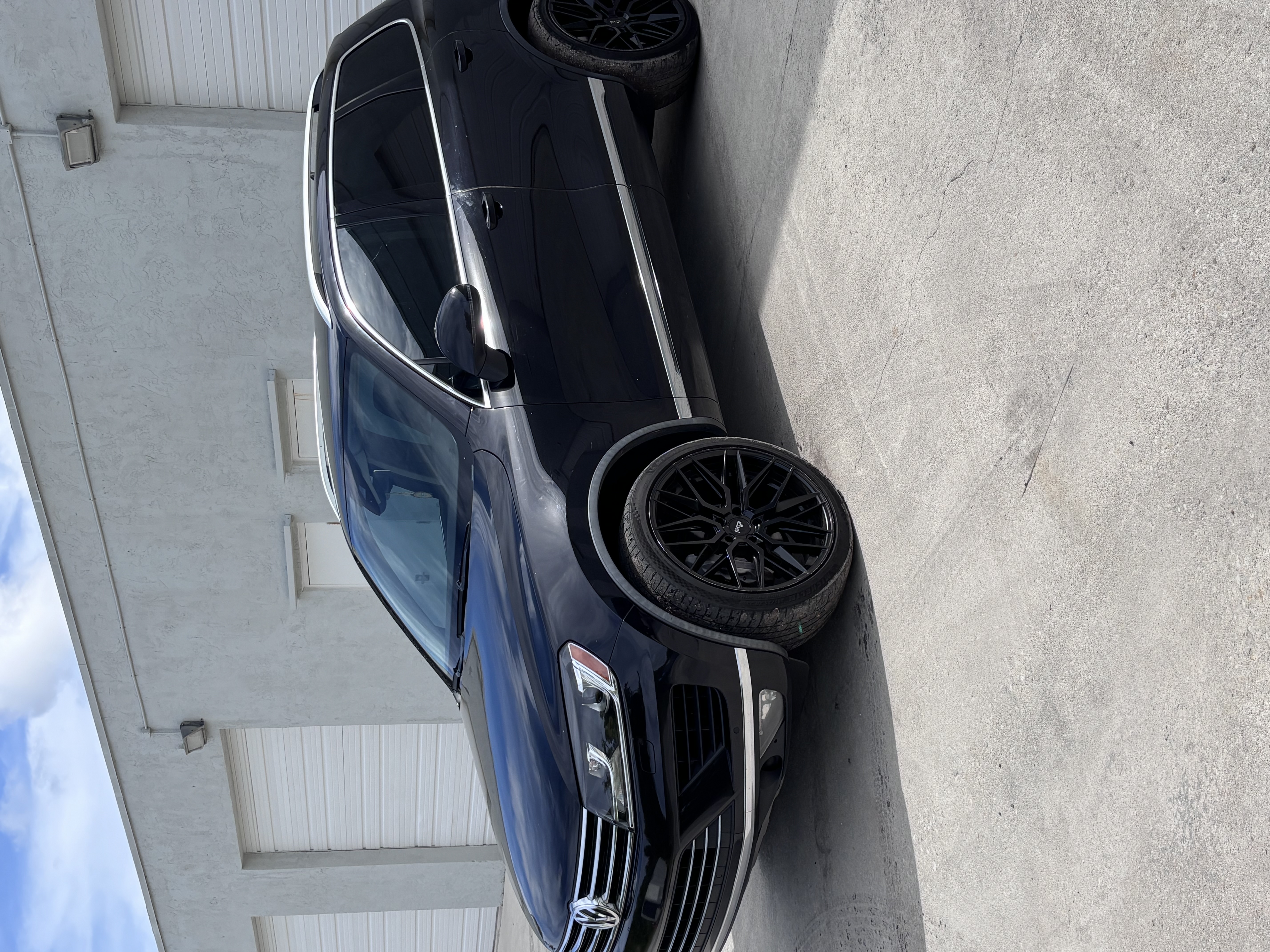 Used 2016 Volkswagen Touareg Sport AWD/4WD image 10