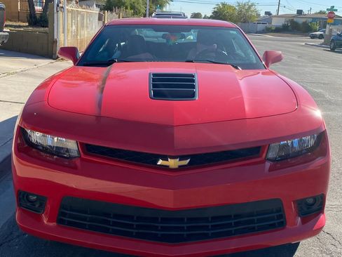 Used 2015 Chevrolet Camaro SS image 2