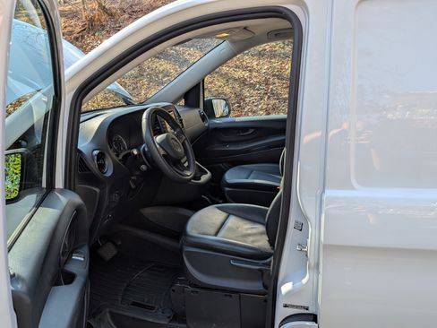 Used 2023 Mercedes-Benz Metris image 12