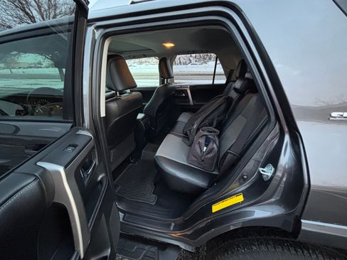 Used 2016 Toyota 4Runner SR5 Premium image 8